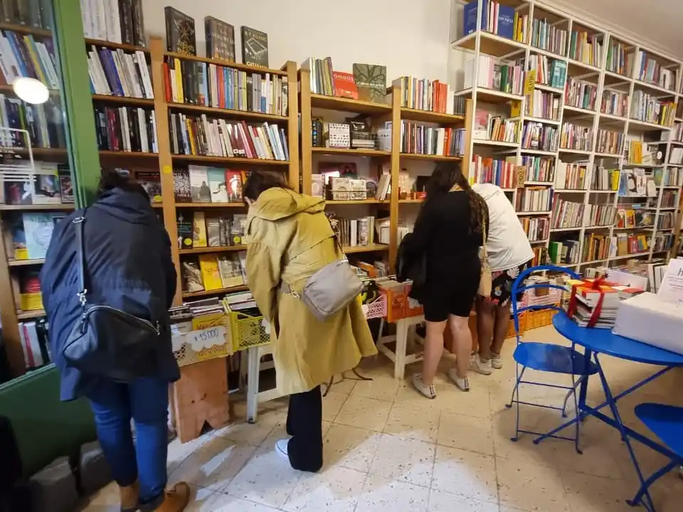 El público tandilense se acercó a las siete librerías que organizaron el evento.