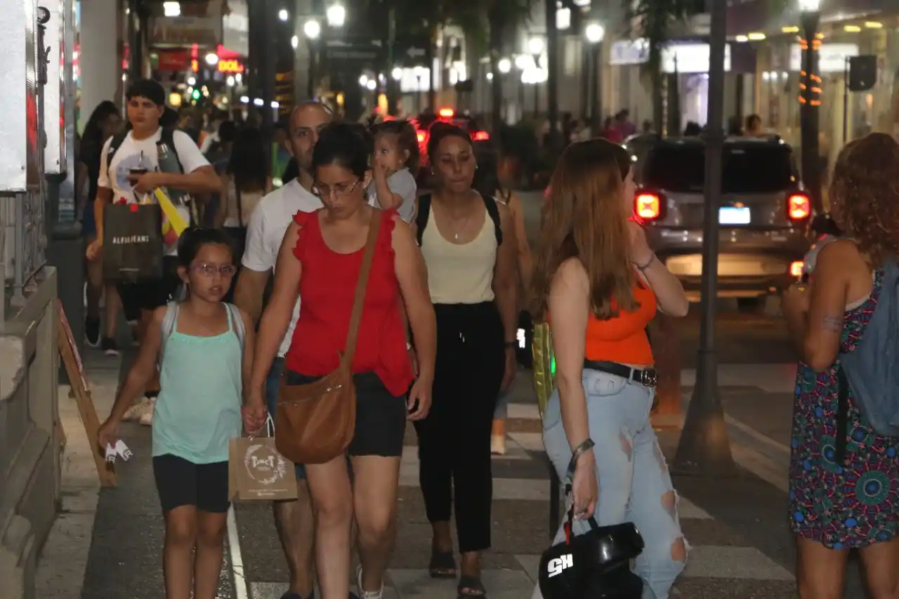 Los empleados de comercio que trabajen el 24, 25 y 31 de diciembre cobrarán el doble