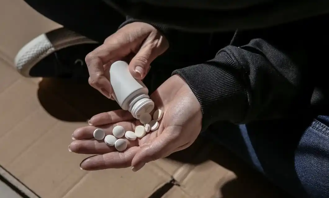 Campañas de prevención buscan reducir el consumo y la estigmatización de personas con adicciones.