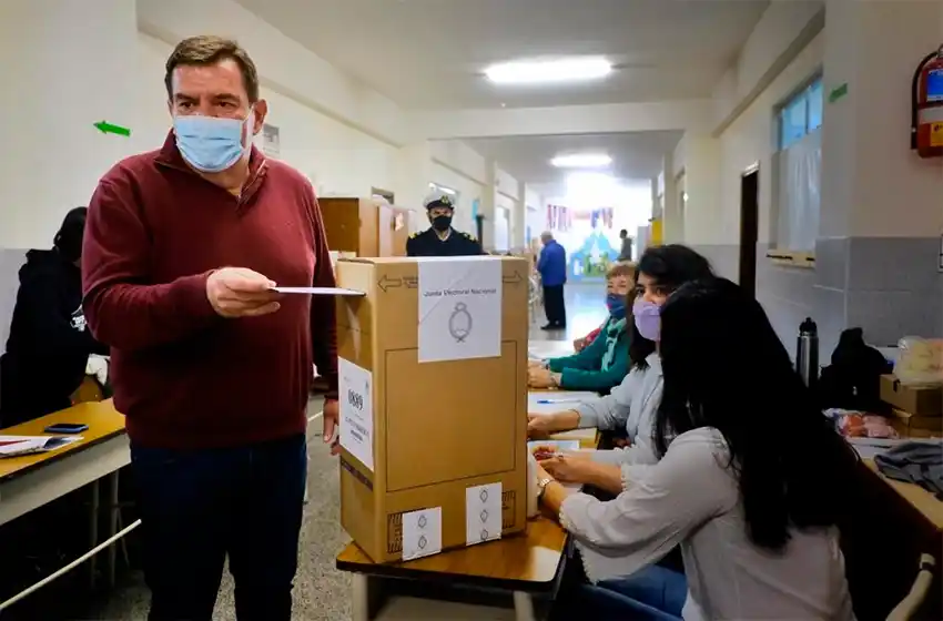 Montenegro ya votó: "Lo importante es expresarse en democracia"