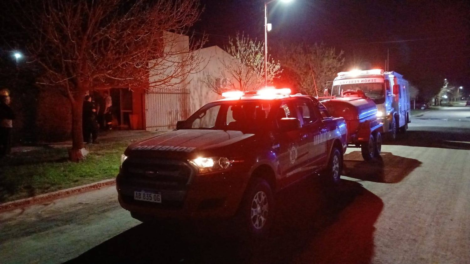 Preocupación por una casa en llamas: dos dotaciones de bomberos concurrieron de urgencia