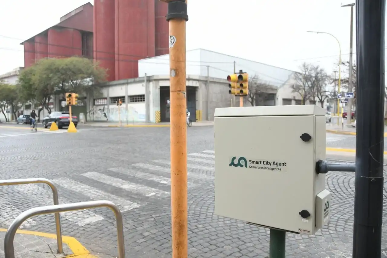 La implementación se realizó como prueba piloto en los cruces de Bv. 25 de Mayo y Buenos Aires y Bv. 9 de Julio y Juan B. Justo.