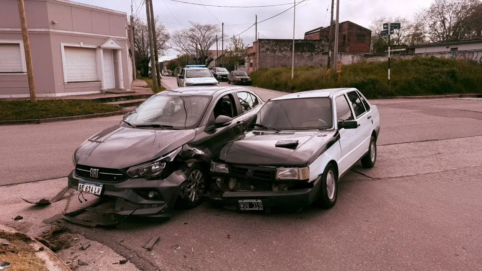 El accidente de tránsito, que ocurrió en Portugal y Primera Junta, involucró a un Fiat Cronos y un Fiat Duna.