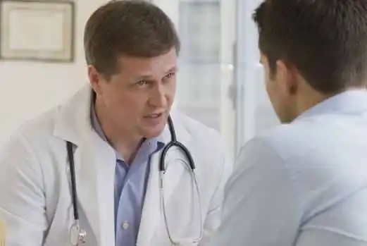 Provincia pasó a planta a 306 médicos que terminaron la residencia