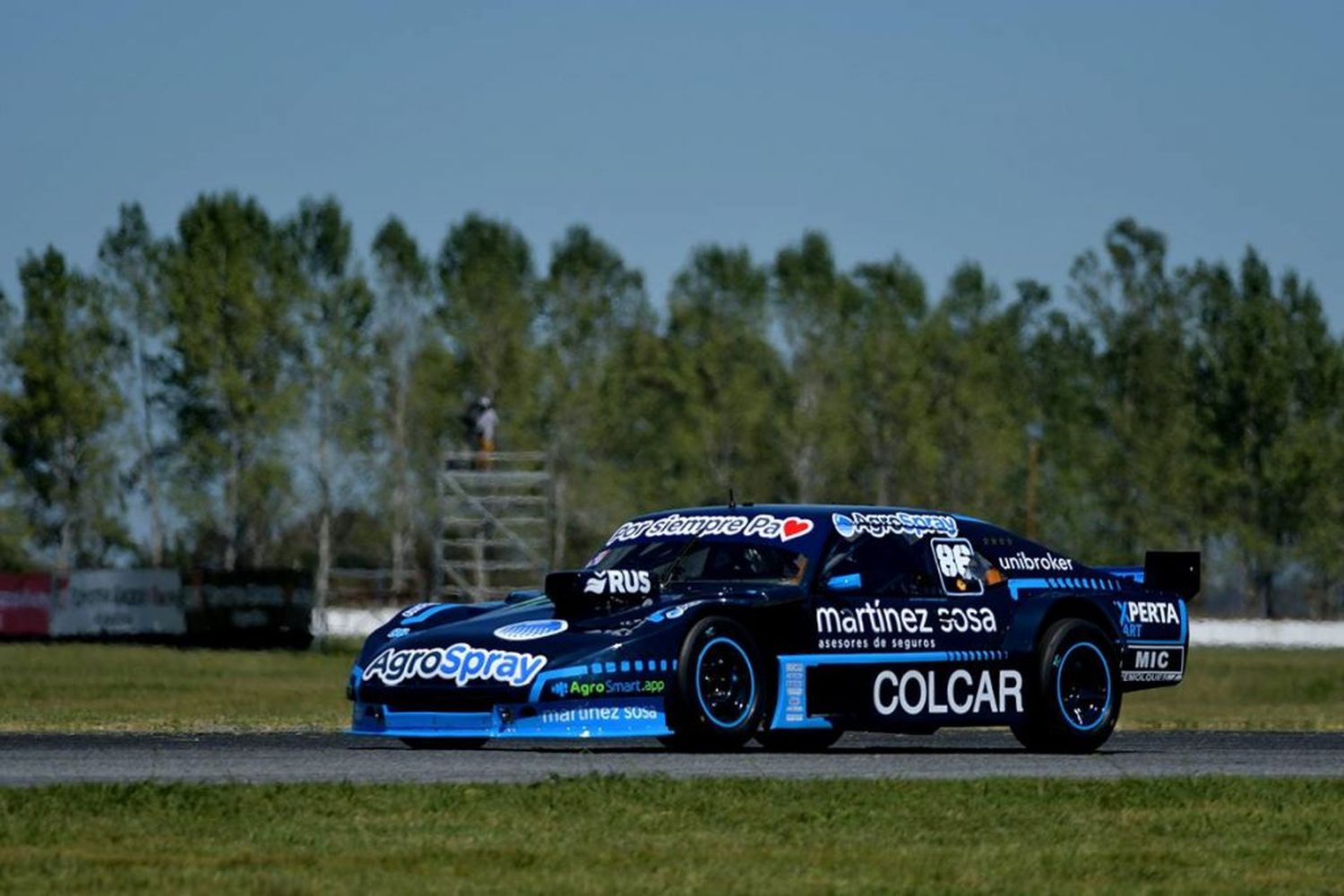 Emotiva pole de Canapino en el inicio de la temporada
