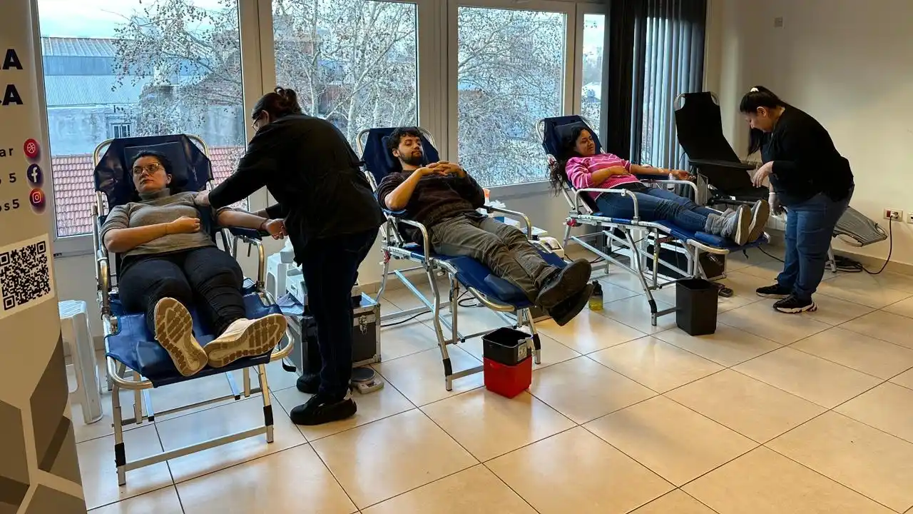 La jornada se va a desarrollar entre las 8 y las 12 en la sede ubicada en Dorrego 1371, y contó con la participación de decenas de donantes voluntarios.