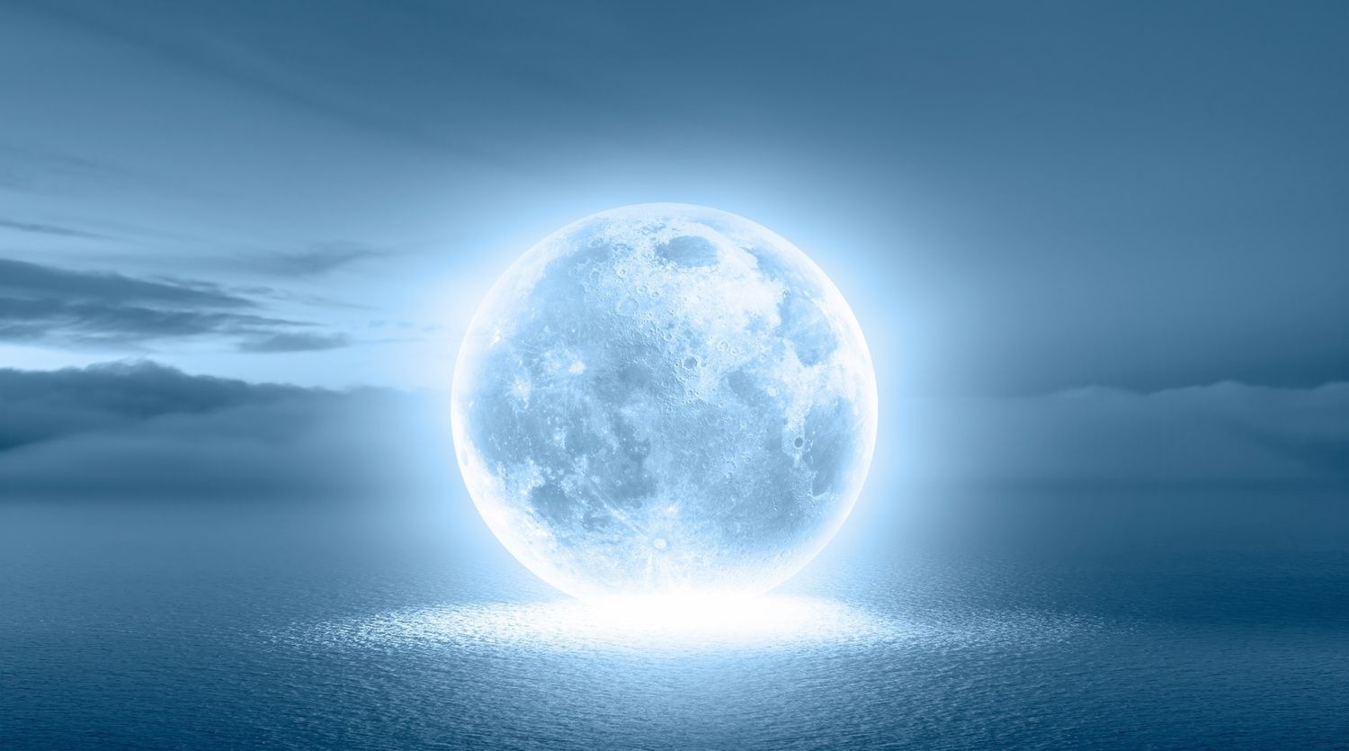 ¿Cuándo será la última luna llena de 2025 y cómo influirá en cada signo zodiacal?