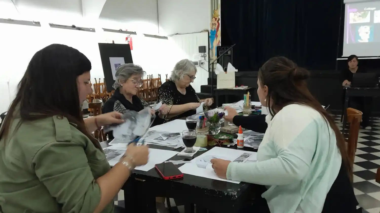 Homenaje a Lola Mora y charla sobre María Callas en la Biblioteca Sarmiento