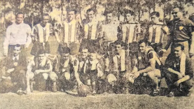 El equipo de Rivadavia campeón de 1957. Néstor Vicente Gómez (abajo: segundo de izquierda a derecha)