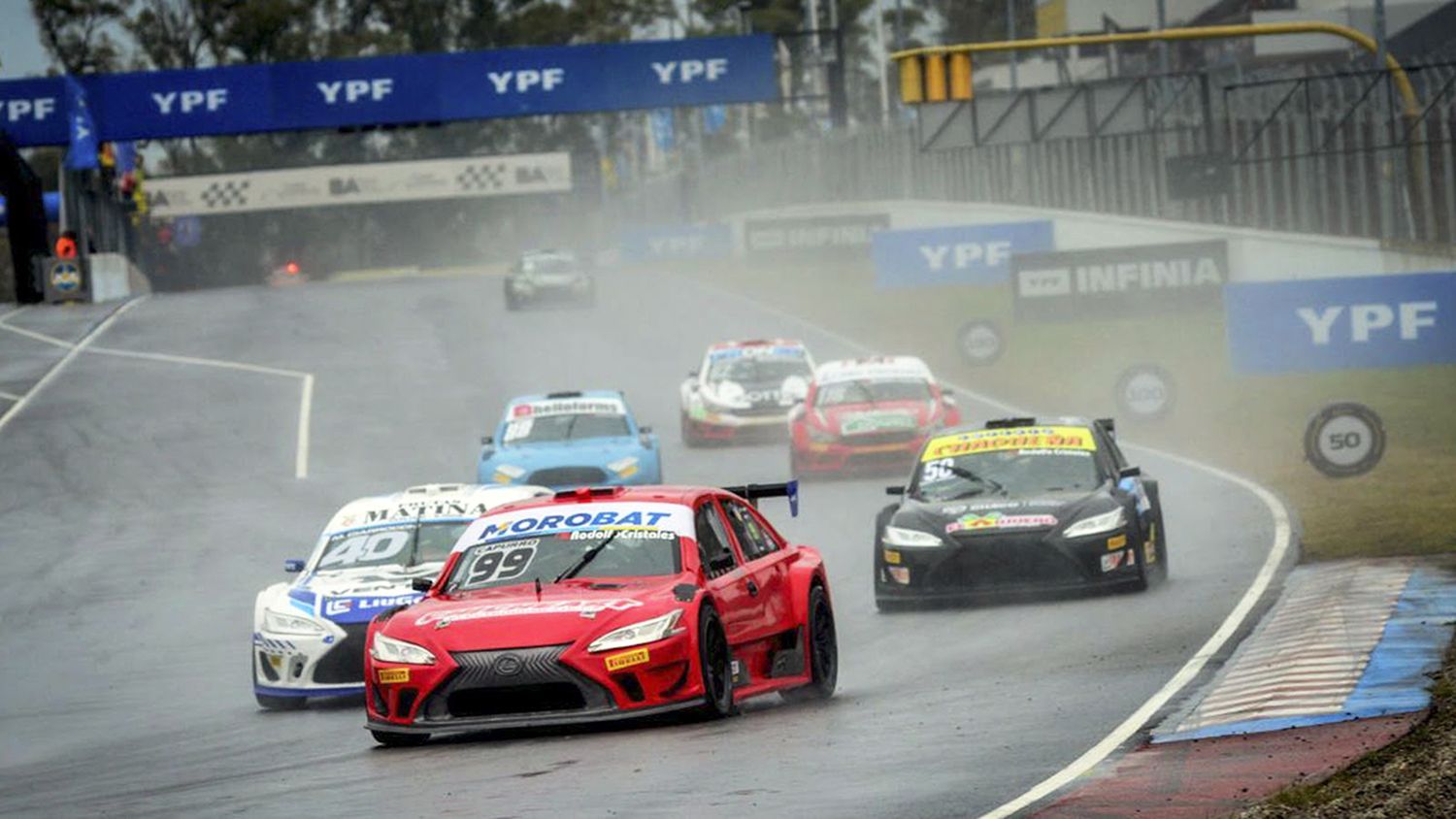 Desfavorecidos. Los participantes del Top Race y el necochense Matías Capurro