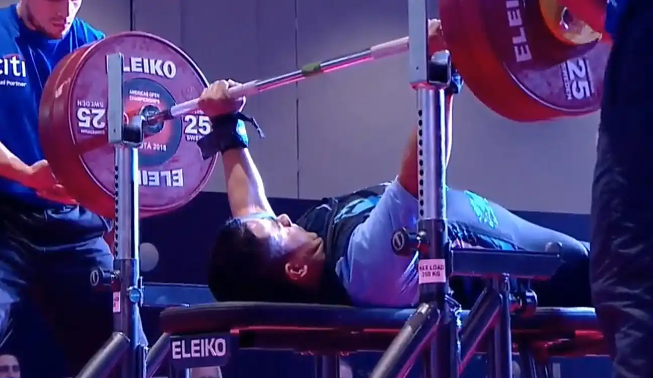 David Coronel compite en Lima