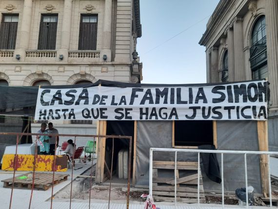 Altamirano desestimó la orden de desalojo: "La familia Simón continúa más firme que nunca”