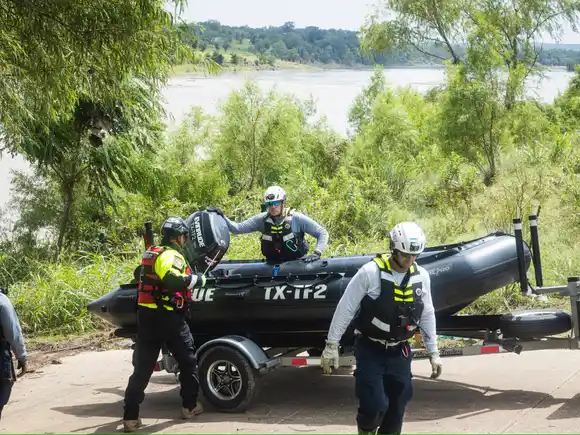 Rescatistas de Texas enfrentan críticas tras devastadoras inundaciones