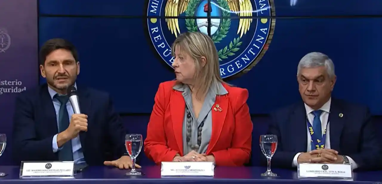 Alejandra Monteoliva y el gobernador de Santa Fe, Maximiliano Pullaro.