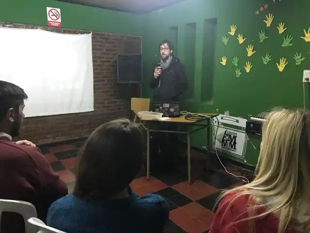 David Chorne dio una charla en la EMMIM y se presentó en CoopArte