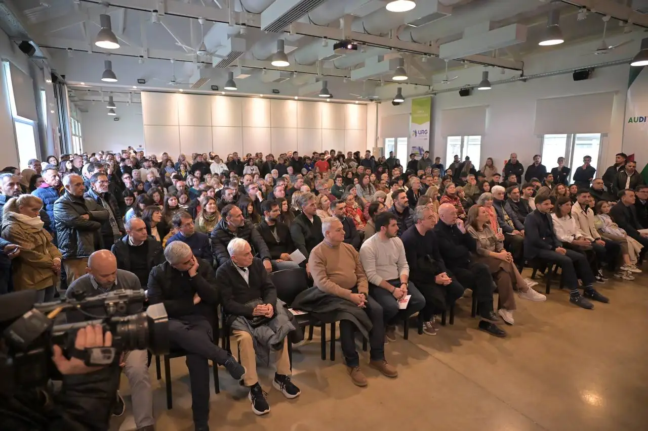 Más de 300 dirigentes de todo el arco político estuvieron presentes en el homenaje