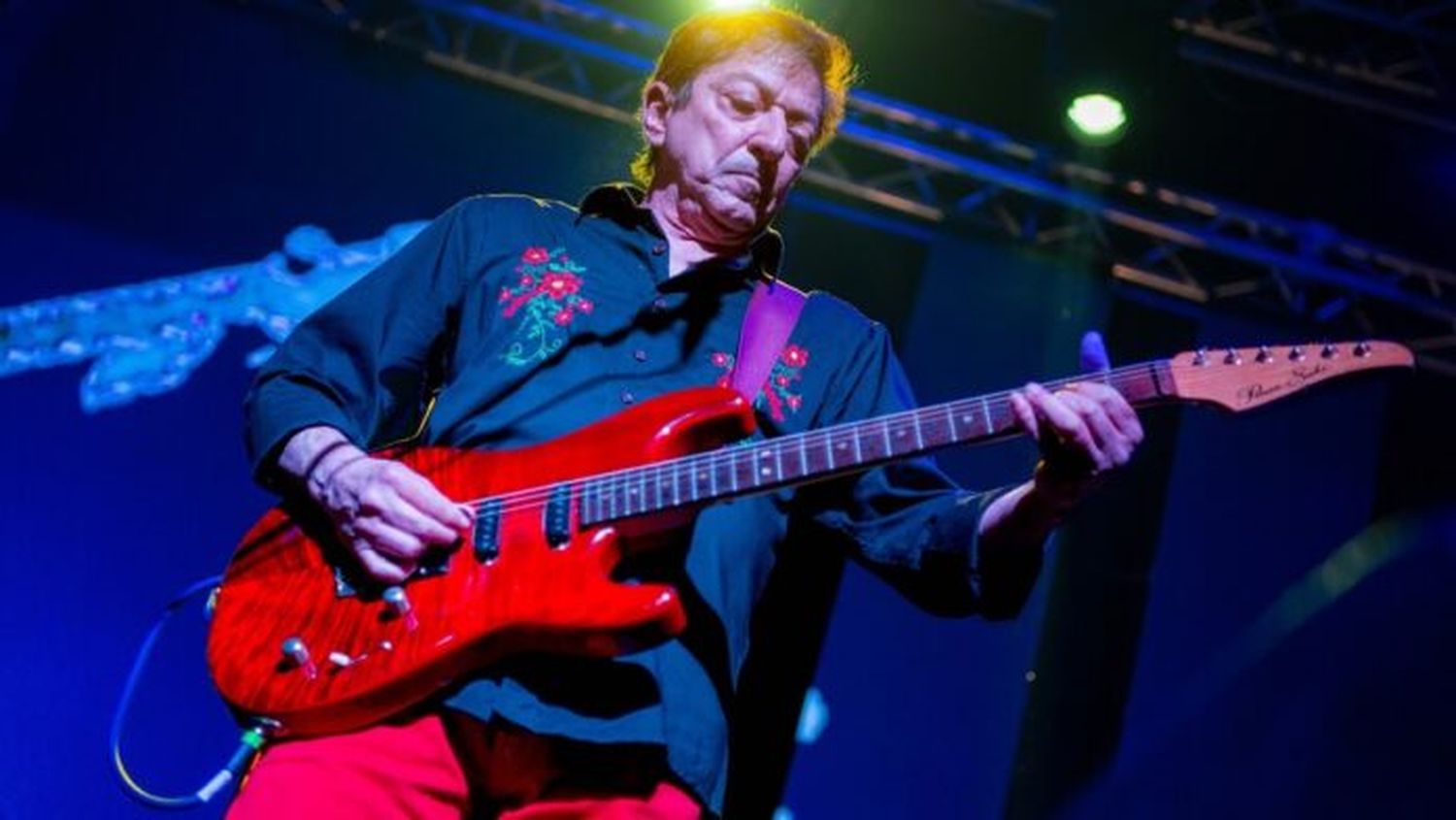 Julio Moura, guitarrista de la banda Virus.