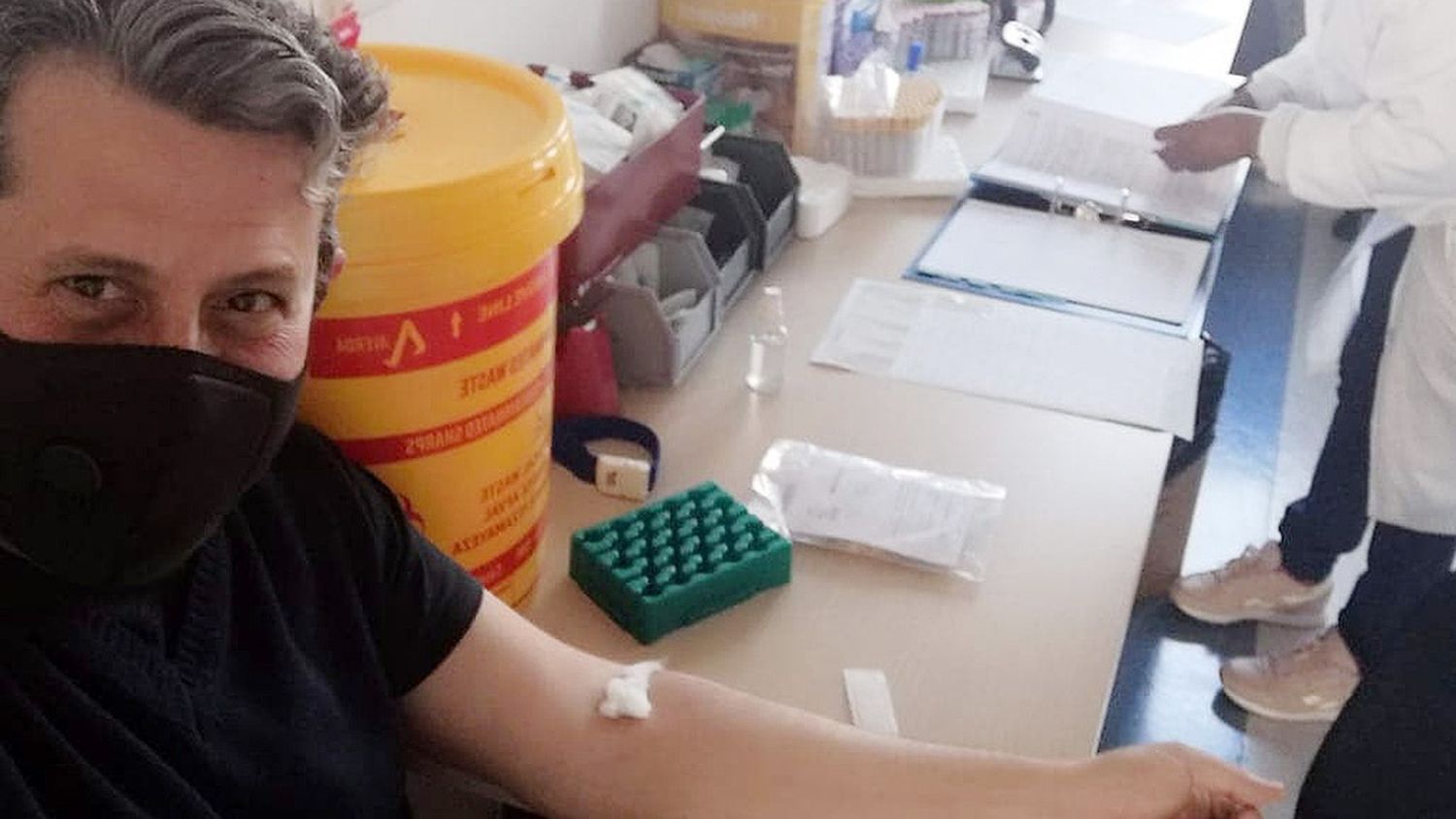 "Los médicos están entusiasmados", dijo el argentino que recibió la vacuna contra el Covid