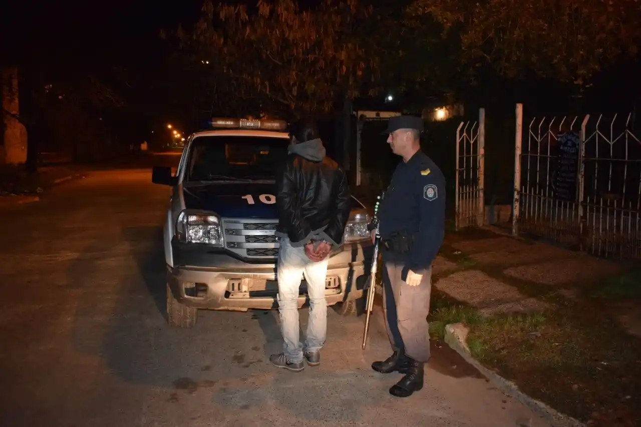 La mujer apretó el botón antipánico y detuvieron al hombre que tenía restricción