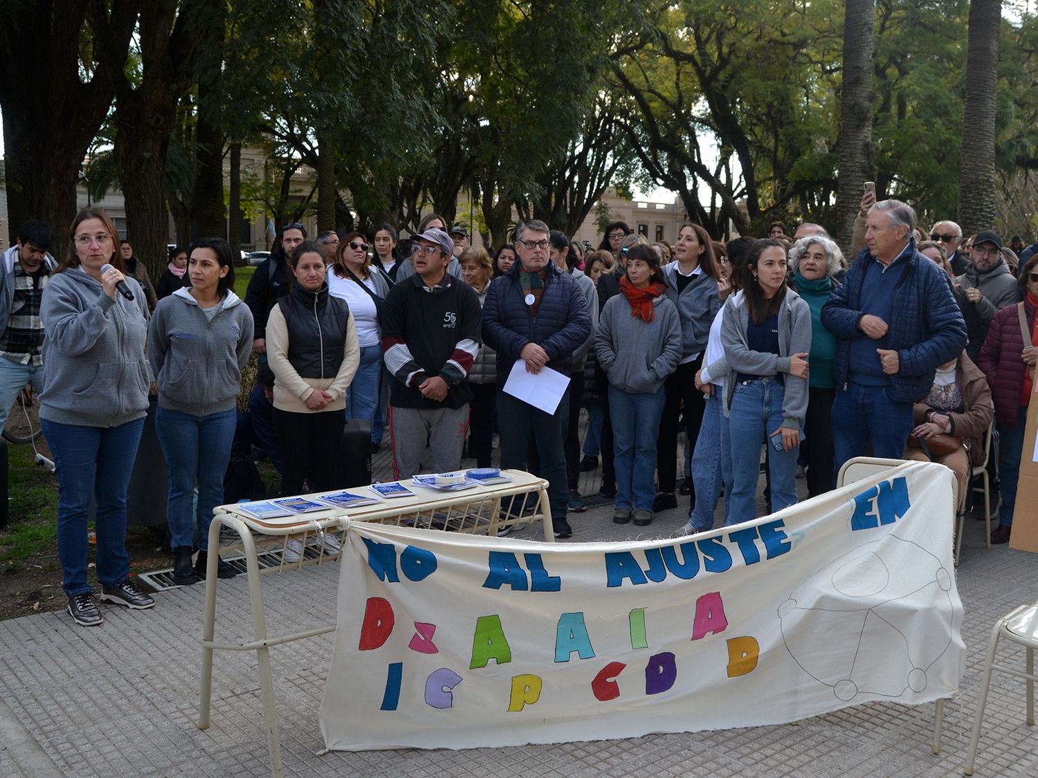 Lucecitas se manifestó ante una crisis que pide soluciones urgentes