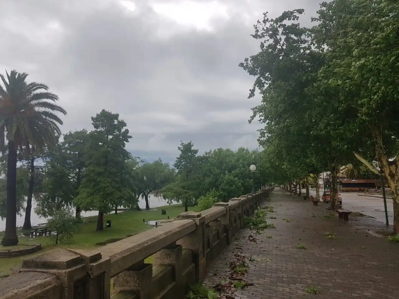 Se avecina un temporal: Brindaron medidas de prevención a los vecinos