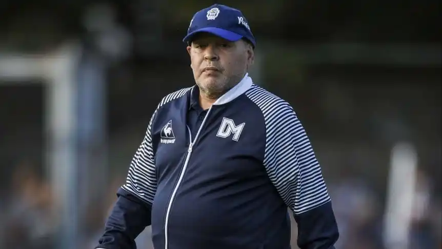 Maradona dejaría de ser el técnico del Lobo si no le gana a Independiente