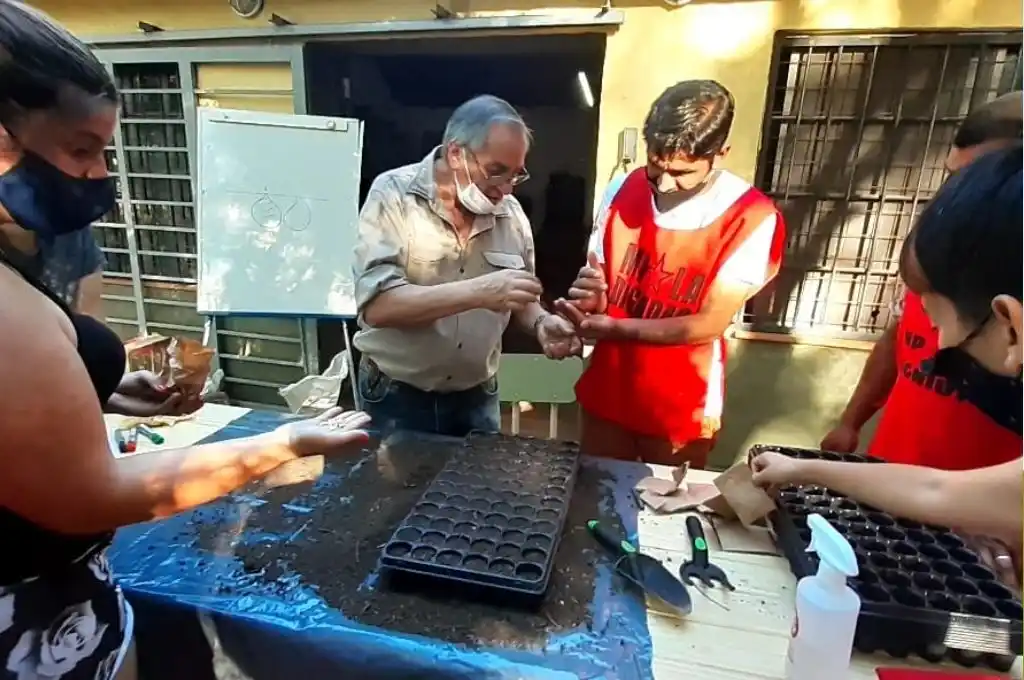 Huertos Agroecológicos: autonomía alimentaria y capacitación laboral