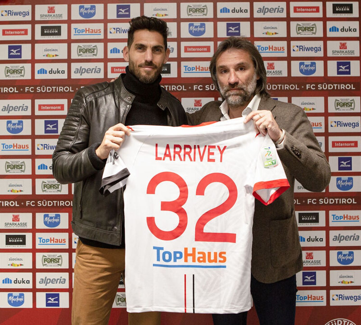 Joaquín Larrivey, de Cosenza llega de rojiblanco