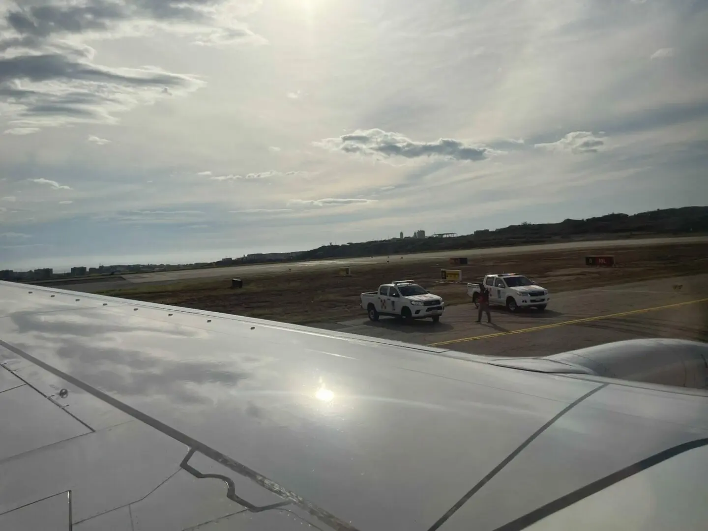 ¡POR POCO OCURRE UN ACCIDENTE! Avión se atascó tras desperfecto de la pista en el aeropuerto de Maiquetía