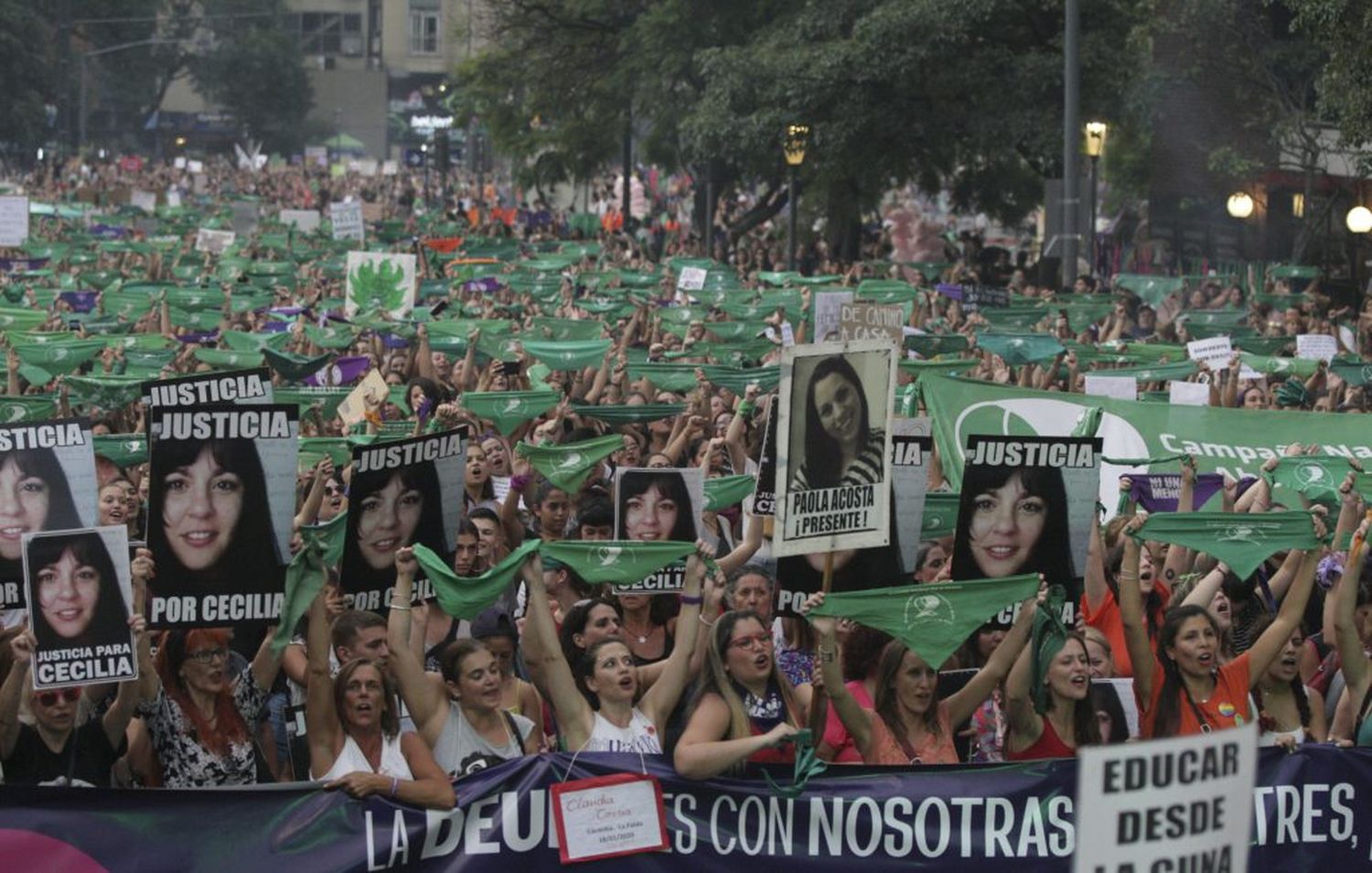 Violencia, aborto y feminización de la pobreza, las "deudas" reclamadas en el 8M
