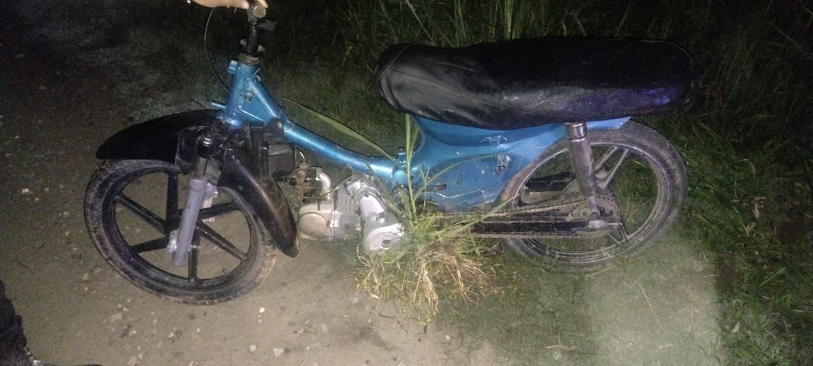 Un menor resultó herido al caer de su moto mientras huía en un control policial