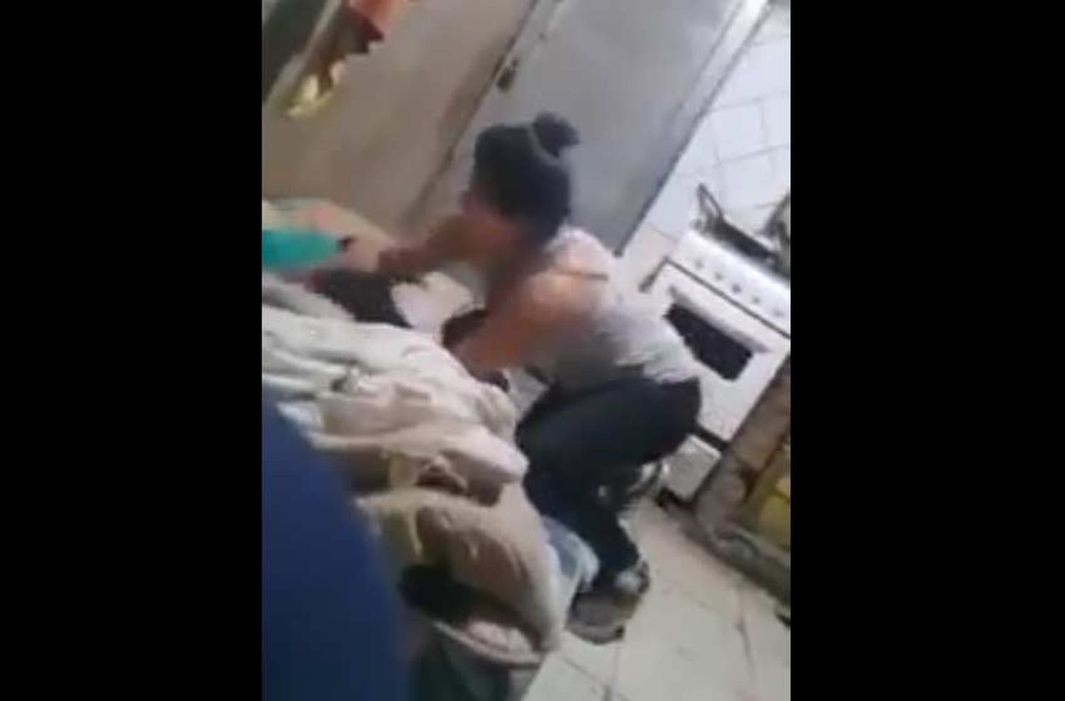 Le dio una golpiza a su hijita porque no encontraba una tablet