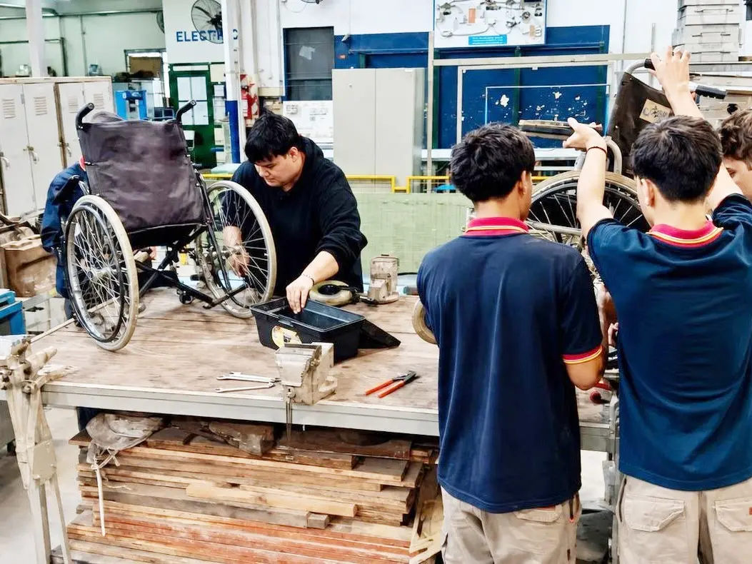 La Escuela Técnica N°1 y el municipio trabajan conjuntamente en la reparación de sillas de ruedas