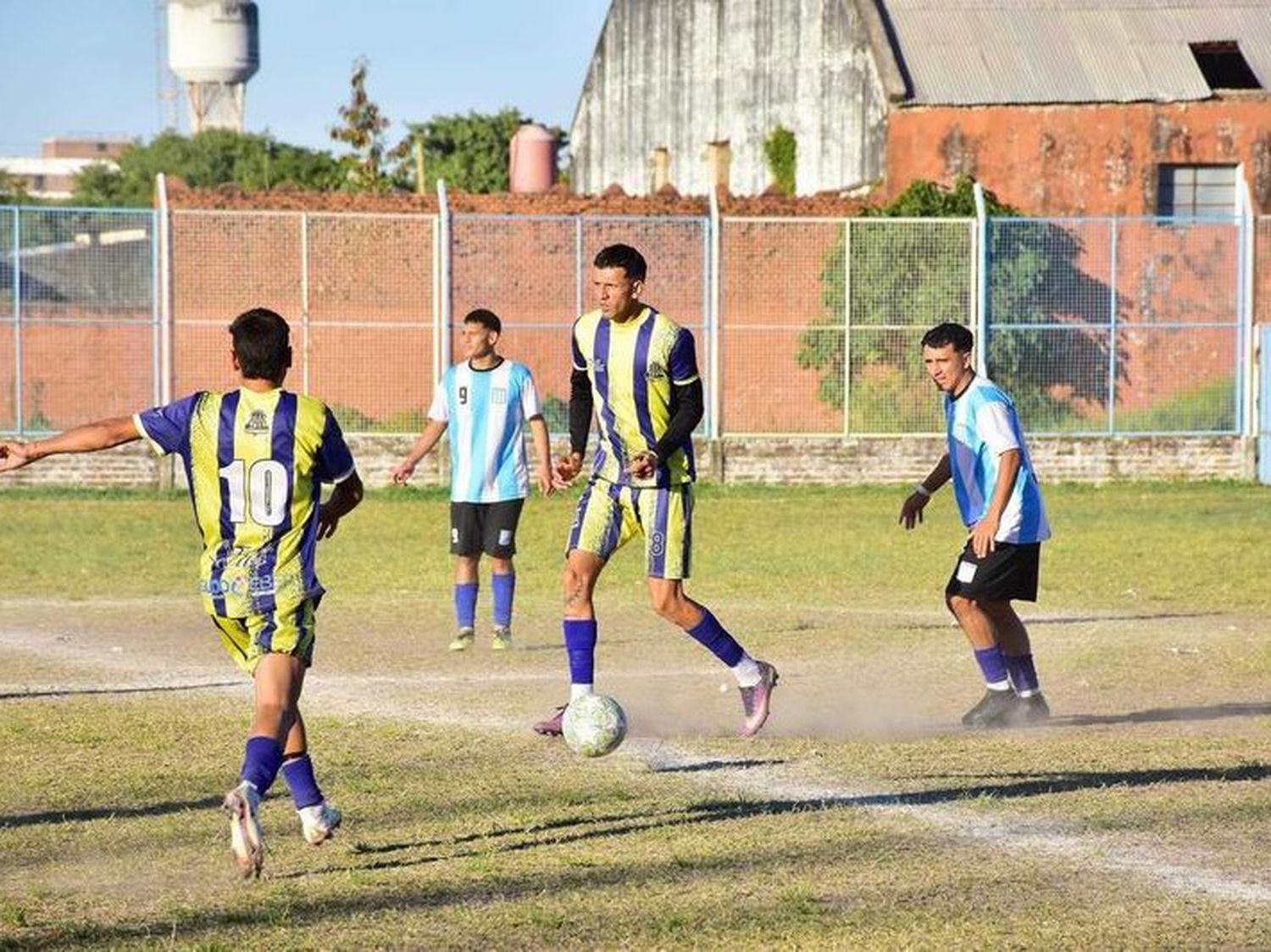 Defensores del Rosario empató
y los escoltas se acercaron
