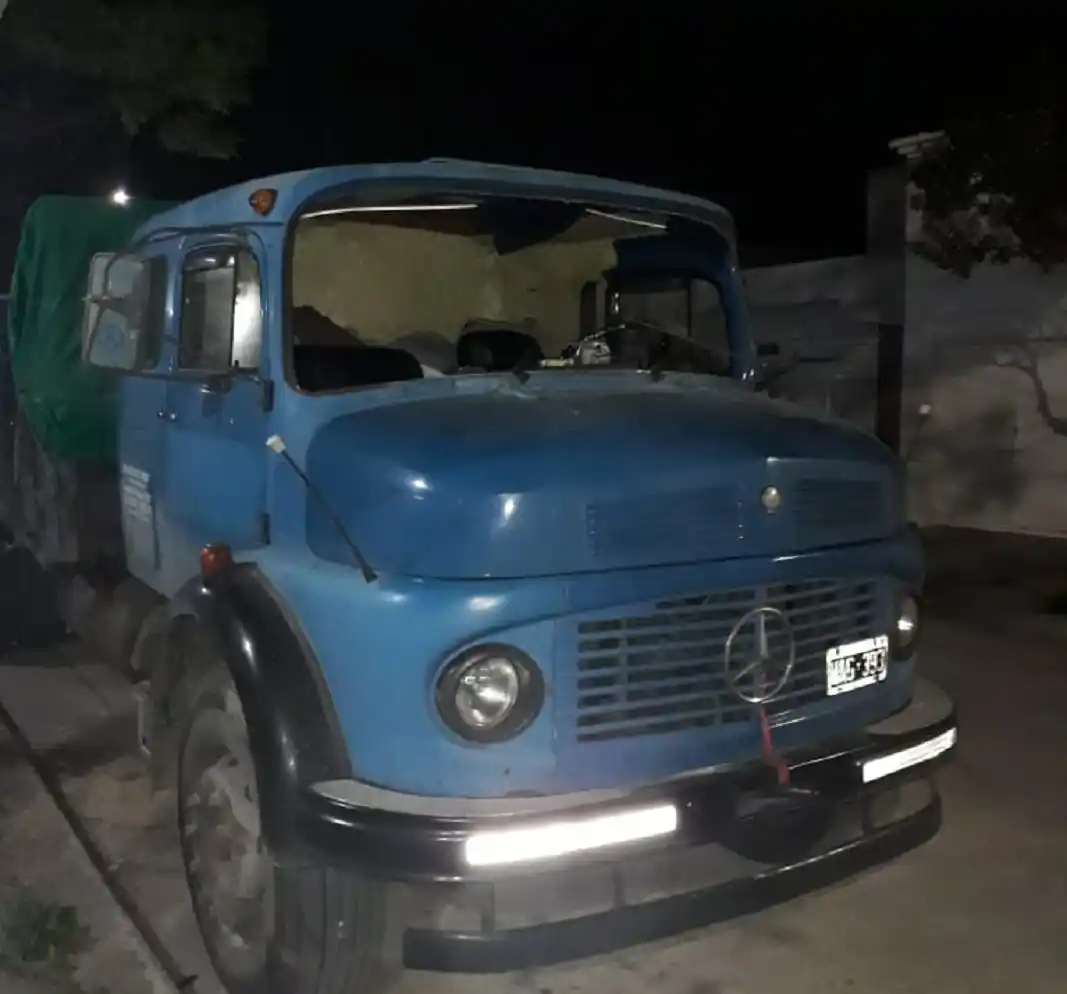 Detuvieron a una persona con el parabrisas de un camión Mercedes Benz