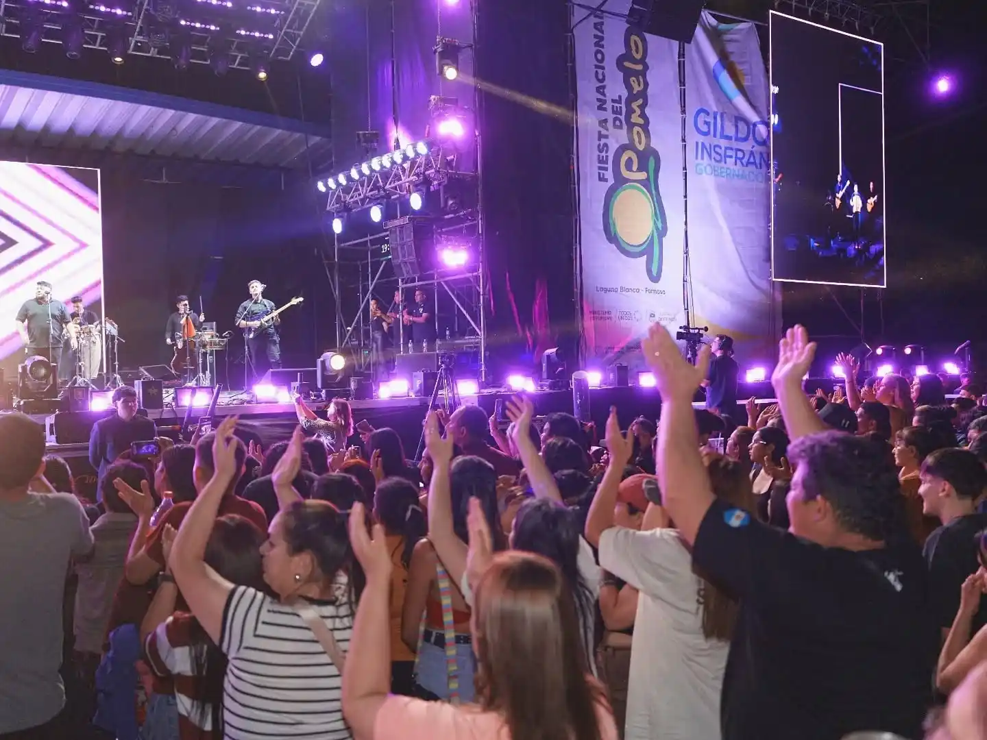 Más de 180 mil personas en la noche del festival de la Fiesta Nacional del Pomelo