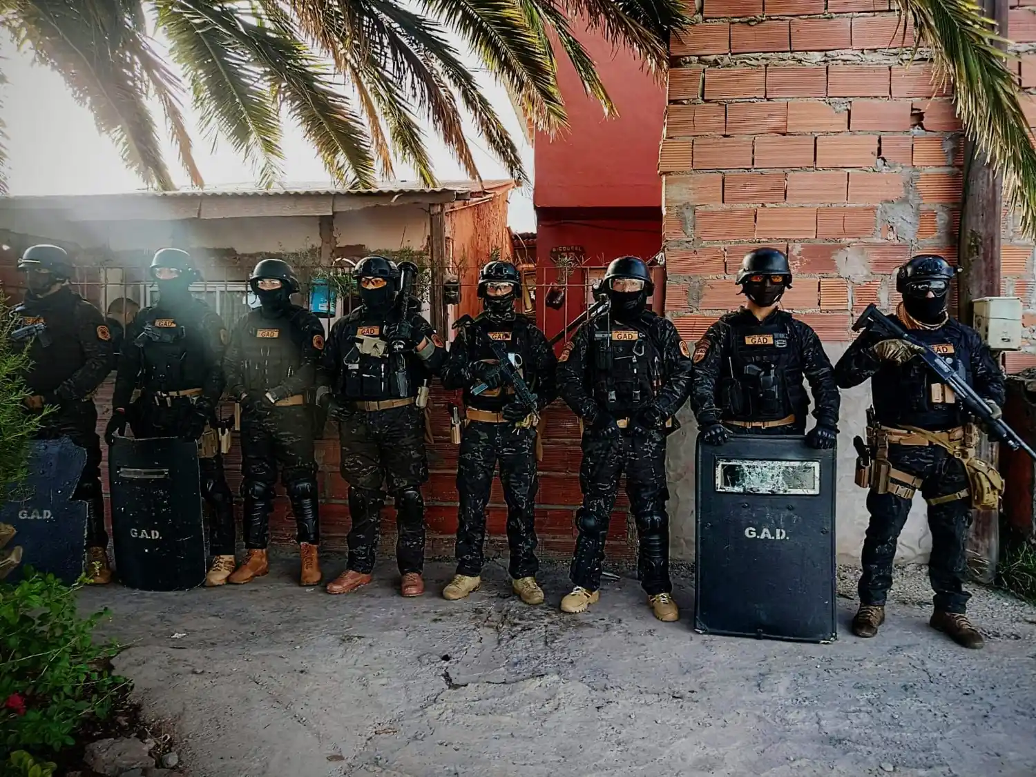 Allanamientos para detener a autor de los disparos contra un hombre que está grave.