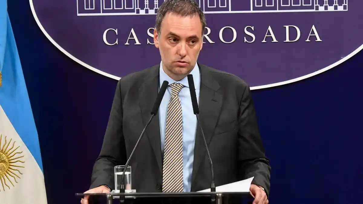 Adorni: “Si no se aprueba la ley vamos a seguir en la decadencia”