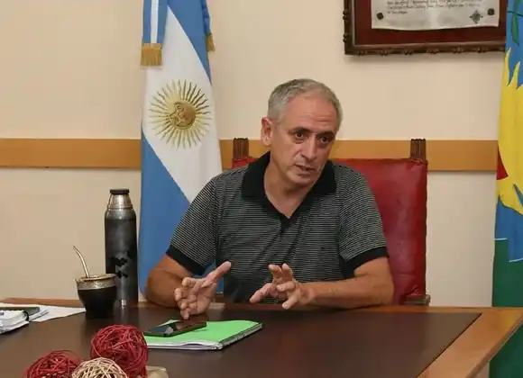 El Intendente Javier Gastón, aborda la difícil situación socioeconómica y rinde homenaje a Raúl Alfonsín