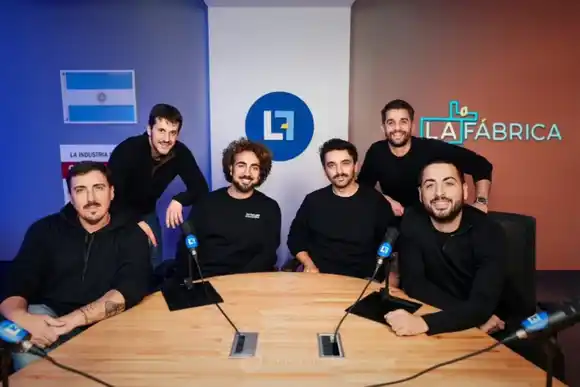 La Fabrica podcast, un producto que muestra él detrás de escena de las industrias