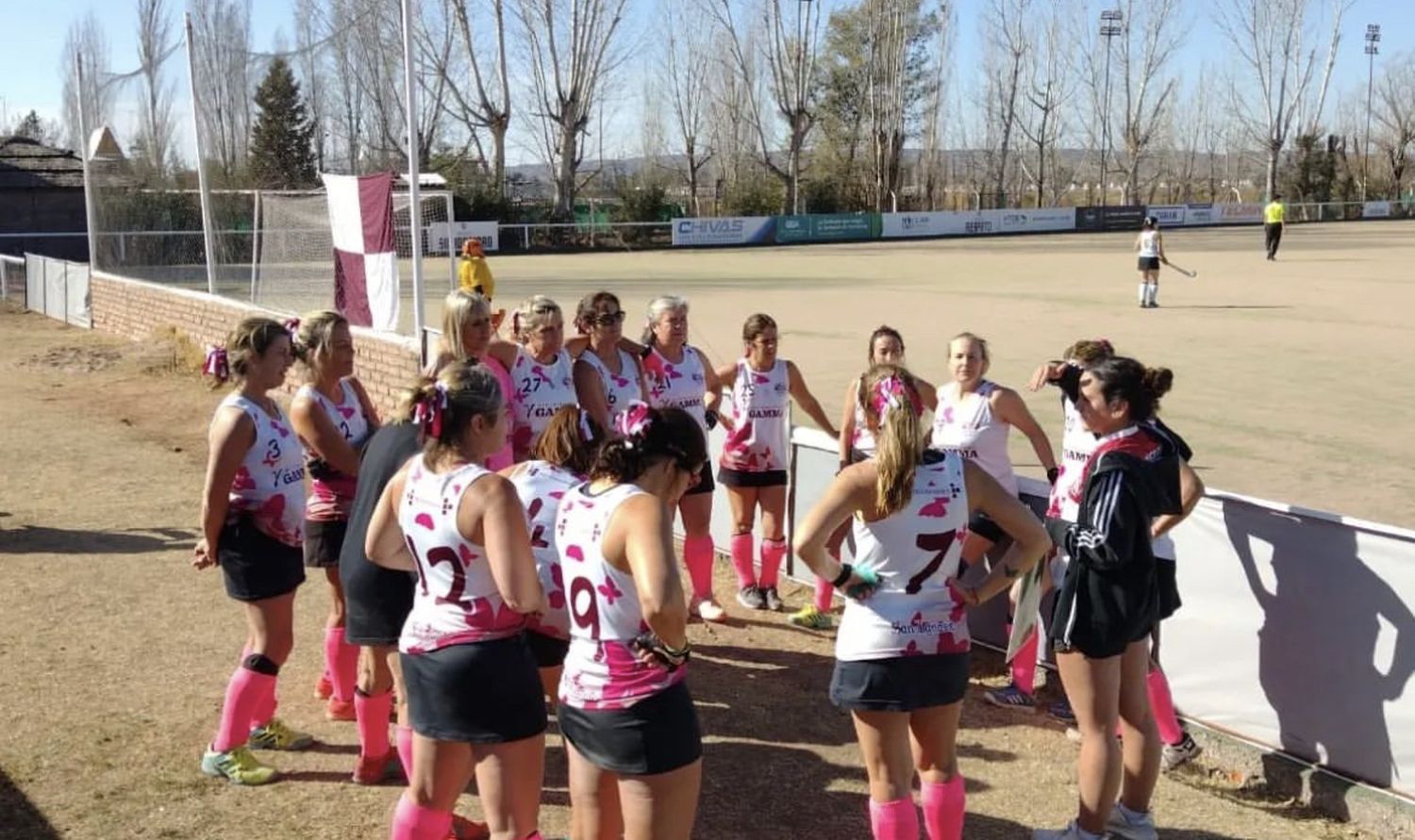 El equipo de Mamis Hockey de San Ignacio cosecha triunfos dentro y fuera de la cancha
