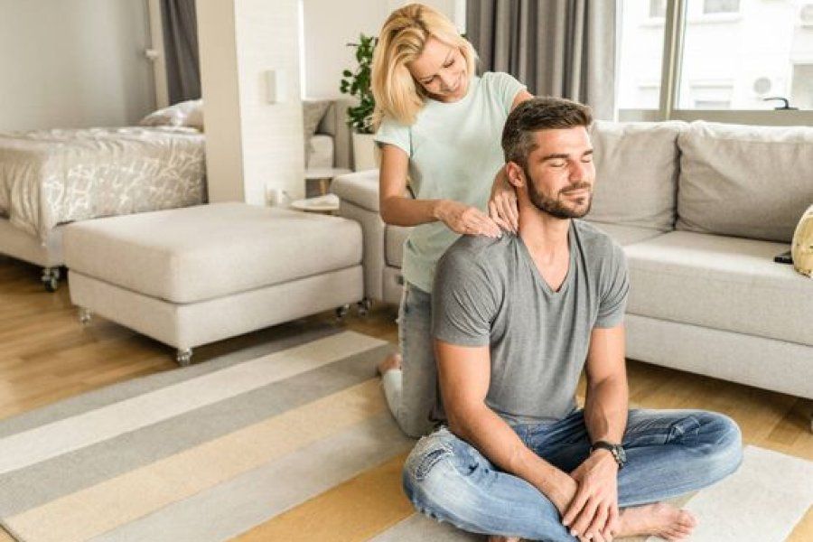 El truco de la toalla que cambiará para siempre tus masajes en casa