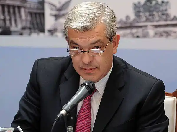 Para Julián Domínguez "no hace falta parar un país para obtener un derecho"