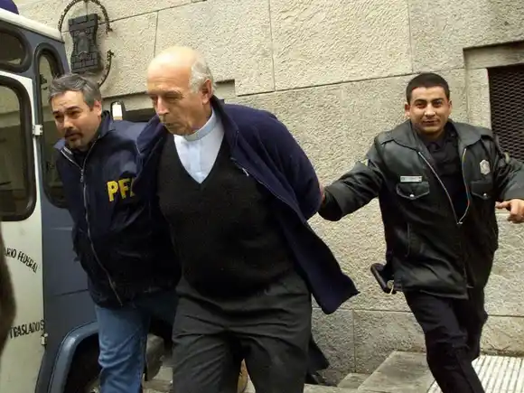 El Servicio Penitenciario apoyó el pedido de salida de Von Wernich, el cura que participó en la dictadura