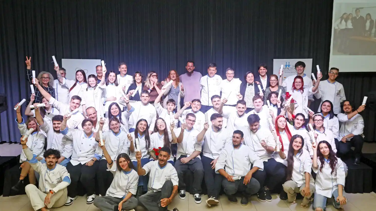 Más de 200 alumnos egresaron de la escuela de Hotelería y Gastronomía de UTHGRA
