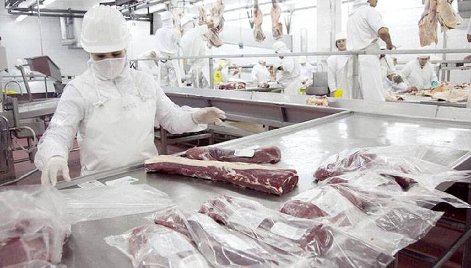 Trabajadores de frigoríficos lograron una suba del 38% anual para la rama de carne roja