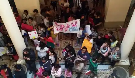 Vecinos se movilizaron a la Municipalidad por viviendas