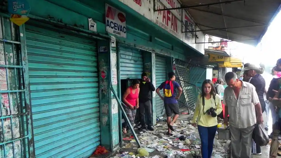 Una ola de saqueos agrava la escasez en Venezuela