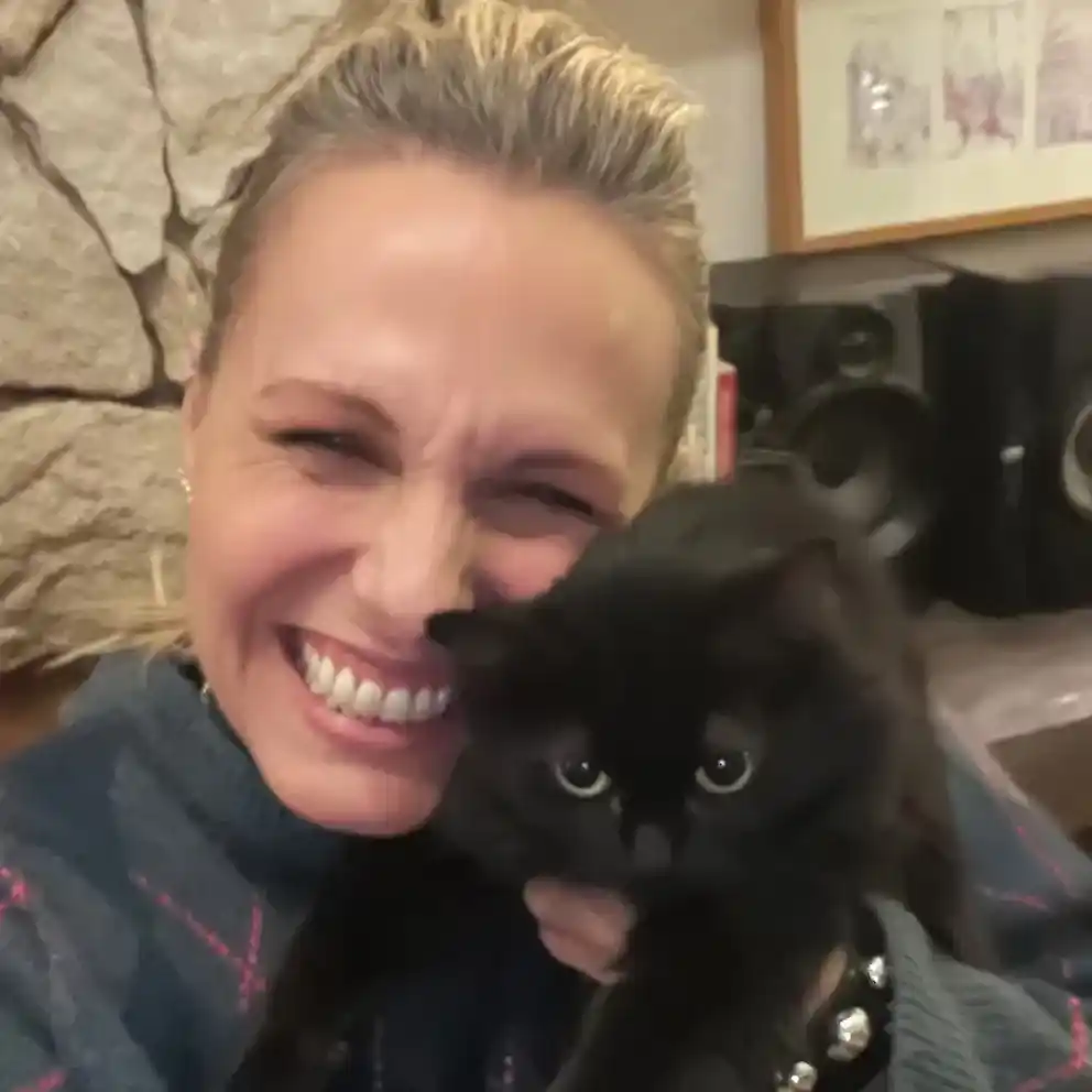 La historia de Mina como gata rescatada profundizó la preocupación de la familia de Denise Dumas durante su desaparición
