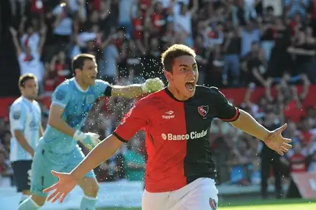 Newell´s no tuvo piedad ante el desahuciado Racing: le ganó 2 a 0